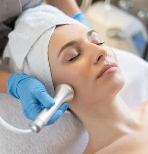 Ultrasound facial rejuvenation therapy equipment used for targeted skin care